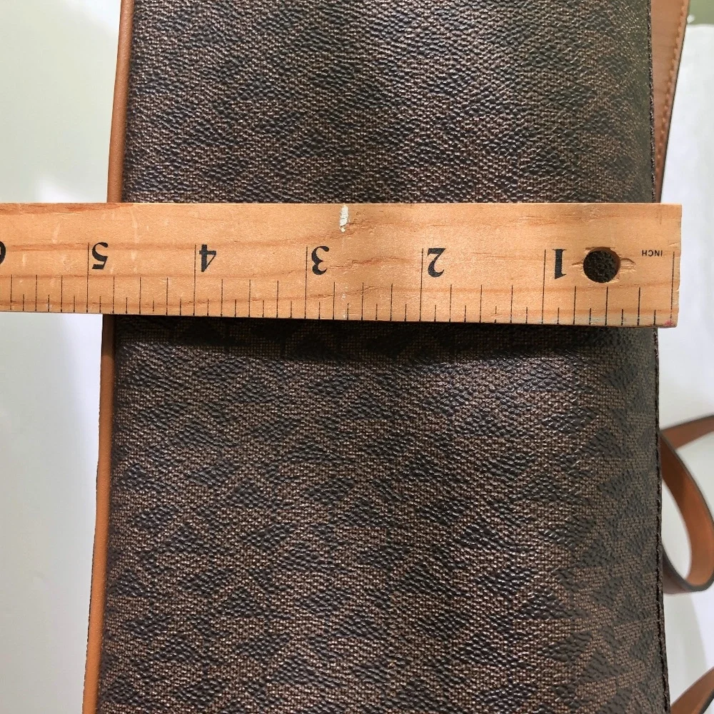 Michael Kors Large Backpack EUC - Picture 4 of 12